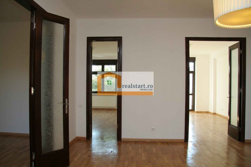 Polona, P-ta Romana, exclusivist, metrou P-ta Romana la 600m distanta